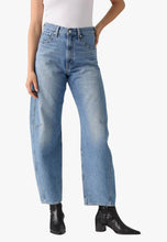 Load image into Gallery viewer, Levi's Cinch Barrel Jeans - Let in Love