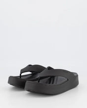 Load image into Gallery viewer, Crocs Getaway Platform Flip - Black