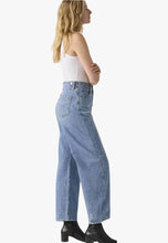 Load image into Gallery viewer, Levi's Cinch Barrel Jeans - Let in Love