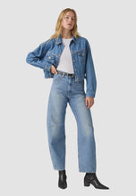Load image into Gallery viewer, Levi's Cinch Barrel Jeans - Let in Love