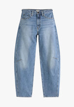 Load image into Gallery viewer, Levi's Cinch Barrel Jeans - Let in Love