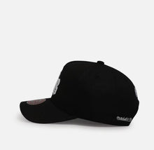 Load image into Gallery viewer, Mitchell & Ness Gothic Letter Pro Pinch Bulls Hat - Black