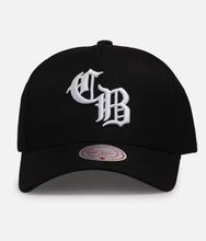 Load image into Gallery viewer, Mitchell & Ness Gothic Letter Pro Pinch Bulls Hat - Black