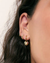 Load image into Gallery viewer, Arms Of Eve Bisou Heart Earrings