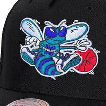Load image into Gallery viewer, Mitchell And Ness  NBA Team Colour Logo Snapback - Hornets - Black