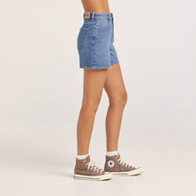 Load image into Gallery viewer, Riders By Lee Girlfriend Slim Short - Focus Blue