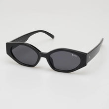 Load image into Gallery viewer, ROC Eyewear Trait Sunglasses - Black