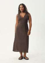 Load image into Gallery viewer, Afends Focus Seersucker Maxi Dress - Coffee