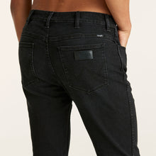 Load image into Gallery viewer, Wrangler Slater Jean - Fate Black