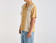 Load image into Gallery viewer, Wrangler Bowlarama Shirt - Wheat