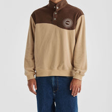 Load image into Gallery viewer, Wrangler Mountains Polar Fleece Sweat - Brown Sand
