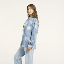 Load image into Gallery viewer, Wrangler Strokes Shacket Sunchaser - Indigo