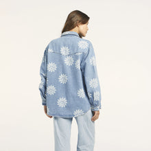 Load image into Gallery viewer, Wrangler Strokes Shacket Sunchaser - Indigo