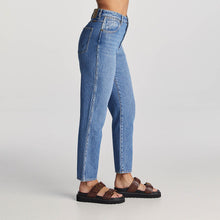 Load image into Gallery viewer, Wrangler Hi Drew Mom Jeans - Blue Moon