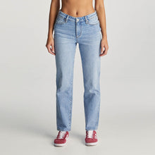 Load image into Gallery viewer, Wrangler Mid Tori Slim Straight Jean - Diamond Skies