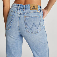 Load image into Gallery viewer, Wrangler Mid Tori Slim Straight Jean - Diamond Skies