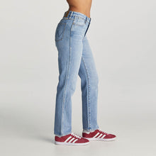 Load image into Gallery viewer, Wrangler Mid Tori Slim Straight Jean - Diamond Skies