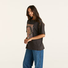 Load image into Gallery viewer, Wrangler Balanced Slouch Tee - Worn Black