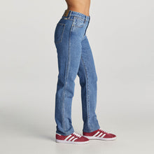 Load image into Gallery viewer, Wrangler Mid Tori Slim Straight Jean - Outta Memphis
