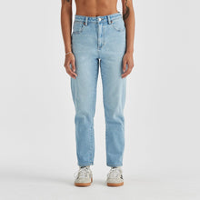 Load image into Gallery viewer, Wrangler Hi Drew Jeans - Set Time Blue