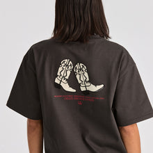 Load image into Gallery viewer, Wrangler Boot Scootin' Slouch Tee - Worn Black