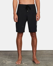 Load image into Gallery viewer, RVCA Eastern Boardshorts 18" - Black