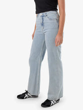 Load image into Gallery viewer, Thrills Cherry Stretch Jean - Shadow Blue