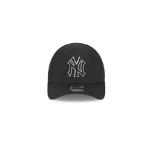 Load image into Gallery viewer, New Era Kids 940 Metallic New York Yankees Hat - Black