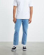 Load image into Gallery viewer, Wrangler Sid Straight Jean