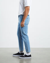 Load image into Gallery viewer, Wrangler Sid Straight Jean