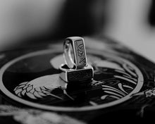 Load image into Gallery viewer, Dead Ivy Oni Ring