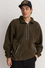 Load image into Gallery viewer, Rhythm Sherpa Pullover - Olive
