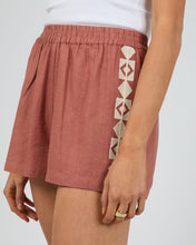 Load image into Gallery viewer, Silent Theory Capri Short - Clay
