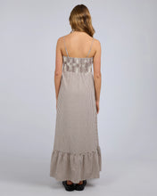 Load image into Gallery viewer, Silent Theory Sunday Maxi Dress - Chocolate
