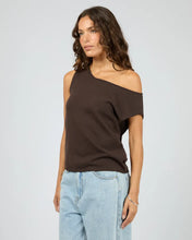 Load image into Gallery viewer, Silent Theory Ellis Off Shoulder Top - Chocolate
