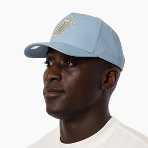 Mitchell & Ness Seasonal Core Miami Heat Hat - Light Blue