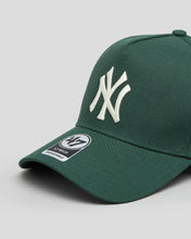 Load image into Gallery viewer, &#39;47 Brand New York Yankees MVP DT Snapback Hat - Dark Green
