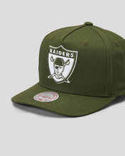 Load image into Gallery viewer, Mitchell &amp; Ness Raiders NFL Core Sport OG Snapback - Olive
