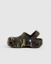 Load image into Gallery viewer, Crocs Toddler Classic Camouflage Clog - Army Green/Multi
