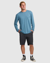 Load image into Gallery viewer, Billabong Crossfire Submersible 21&quot; Shorts - Black

