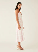 Load image into Gallery viewer, Esmaee Sumerset Dress - Pink/White
