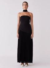 Load image into Gallery viewer, Esmaee Viewpoint Maxi Dress - Black
