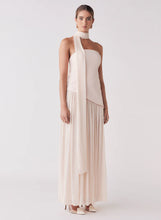 Load image into Gallery viewer, Esmaee Viewpoint Maxi Dress - Blush
