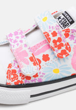 Load image into Gallery viewer, Converse Infant Chuck Taylor Nature In Bloom Shoe

