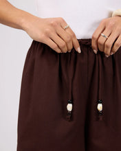 Load image into Gallery viewer, Silent Theory Lenni Short - Chocolate

