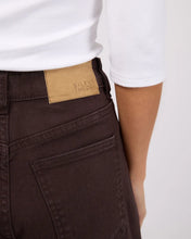 Load image into Gallery viewer, Silent Theory Kyia Comfort Short - Chocolate
