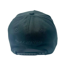 Load image into Gallery viewer, Mitchell &amp; Ness NBA Black Team Logo Snapback Miami Heat - Black
