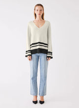 Load image into Gallery viewer, Esmaee&#39; Axel Sweater - Cream
