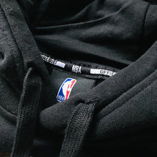 Load image into Gallery viewer, NBA Essentials Milwaukee Bucks Arch Hoodie - Black
