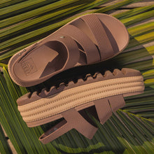 Load image into Gallery viewer, Reef  Water Vista Higher 2.0 - Chocolate
